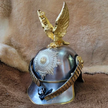 Набор шлемов прусской гвардейской армии 19 века Eagle - это тот же шлем, который носил германский император